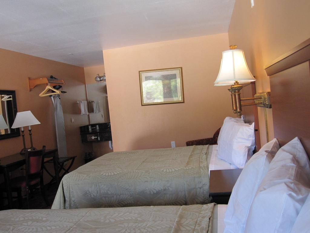 Rancho California Inn - Double Beds Room-4