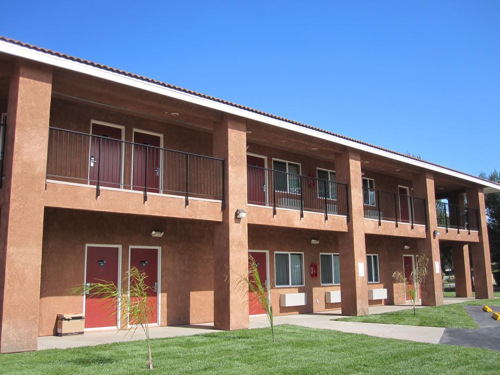 Rancho California Inn - Exterior-2
