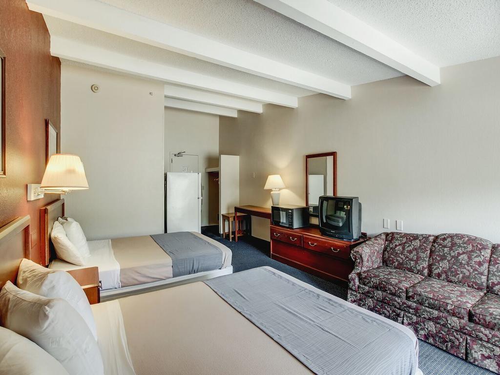 Red Carpet Inn Whippany - Double Beds Room-2