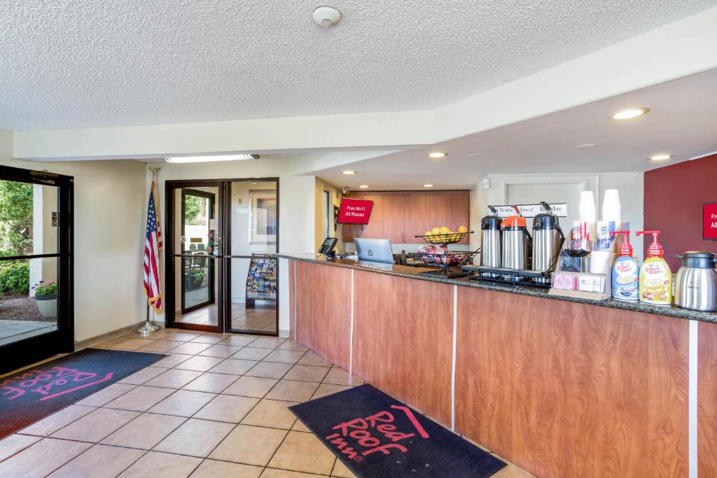 Red Roof Inn Gallup - Lobby Area-2