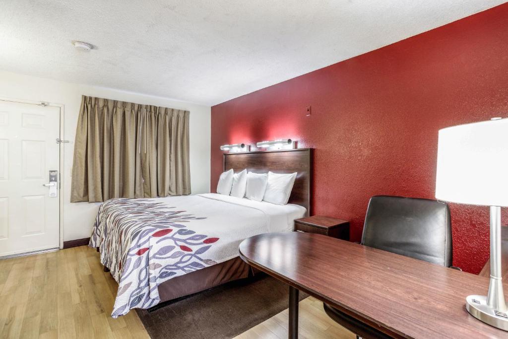 Red Roof Inn Gallup - Single Bed Room-7