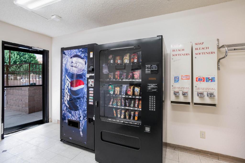 Red Roof Inn Gallup - Vending Area