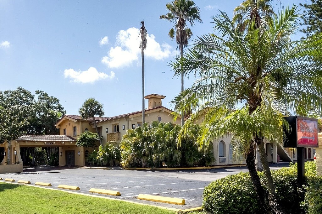 Red Roof Inn Tampa Bay - St. Petersburg - Hotel Exterior-1