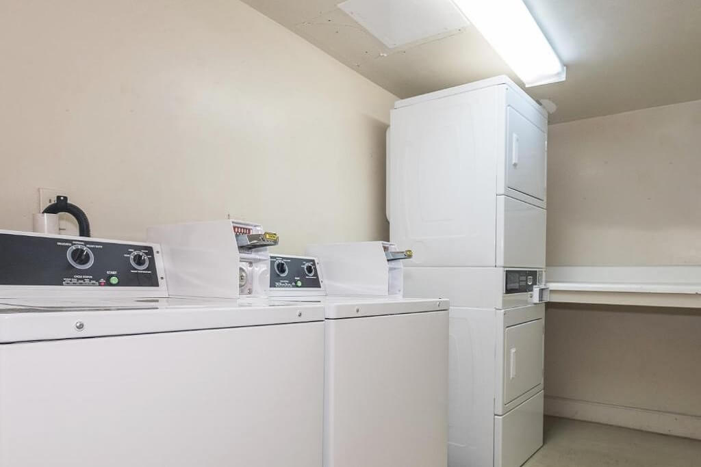 Red Roof Inn Tampa Bay - St. Petersburg - Laundry Area