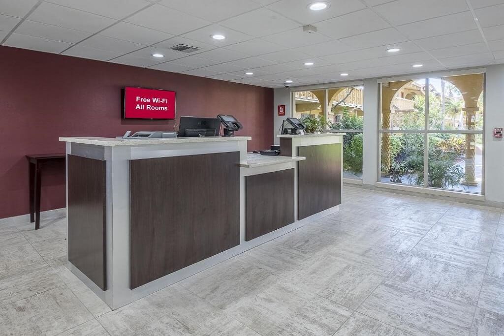 Red Roof Inn Tampa Bay - St. Petersburg - Lobby Area-1