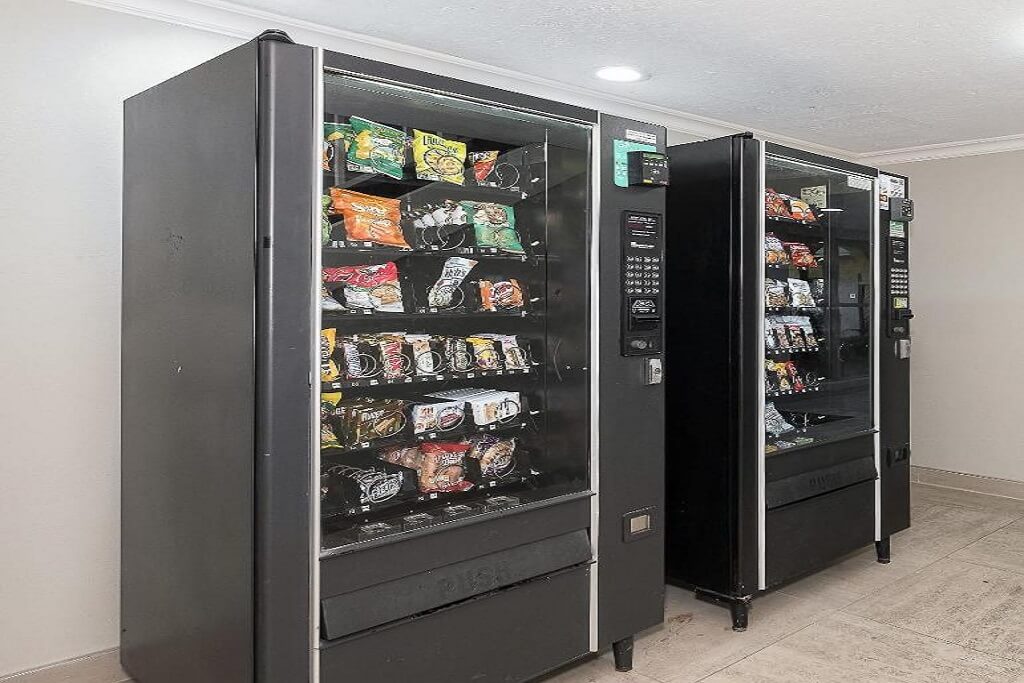 Red Roof Inn Tampa Bay - St. Petersburg - Vending Area-2