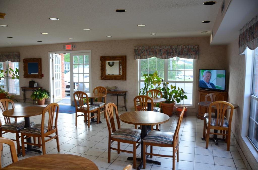 Richland Inn Lewisburg - Dining Area-2