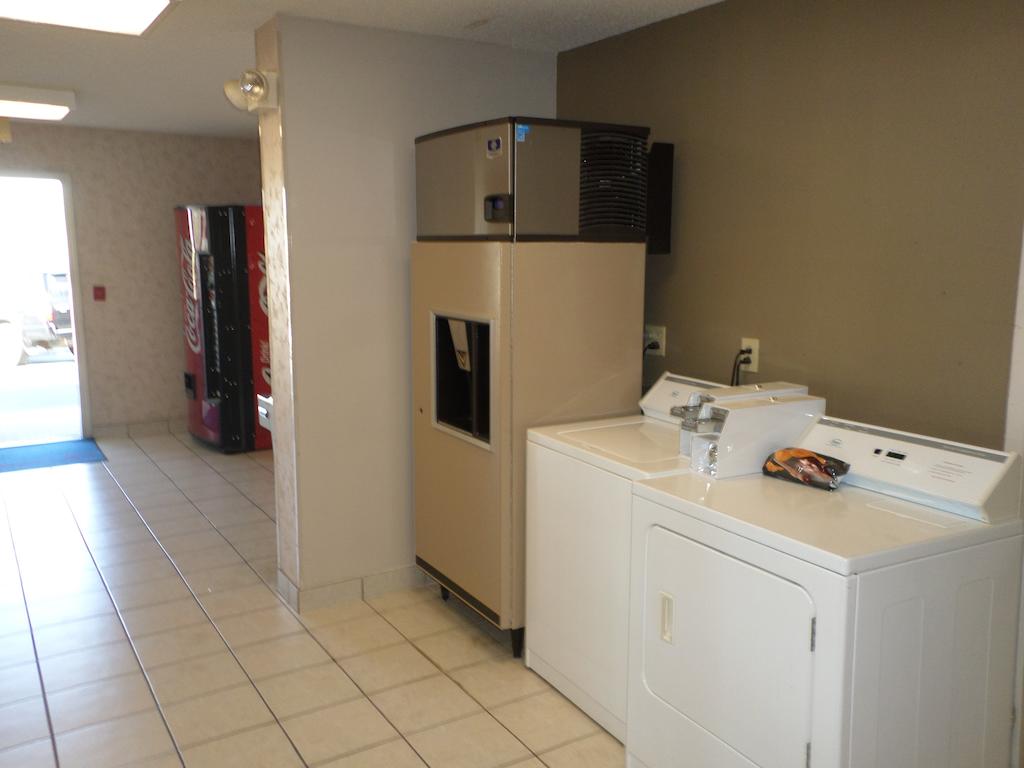 Richland Inn Lewisburg - Vending Area