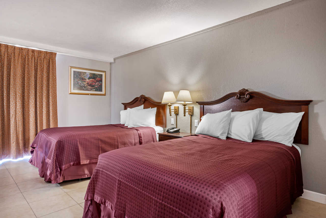 Rodeway Inn Clermont - Double Beds Room-3