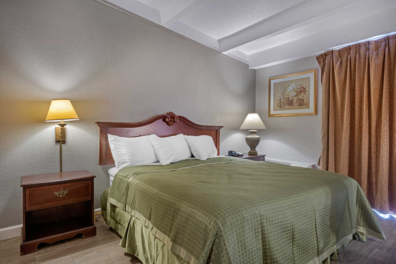 Rodeway Inn Clermont - Single Bed Room-4