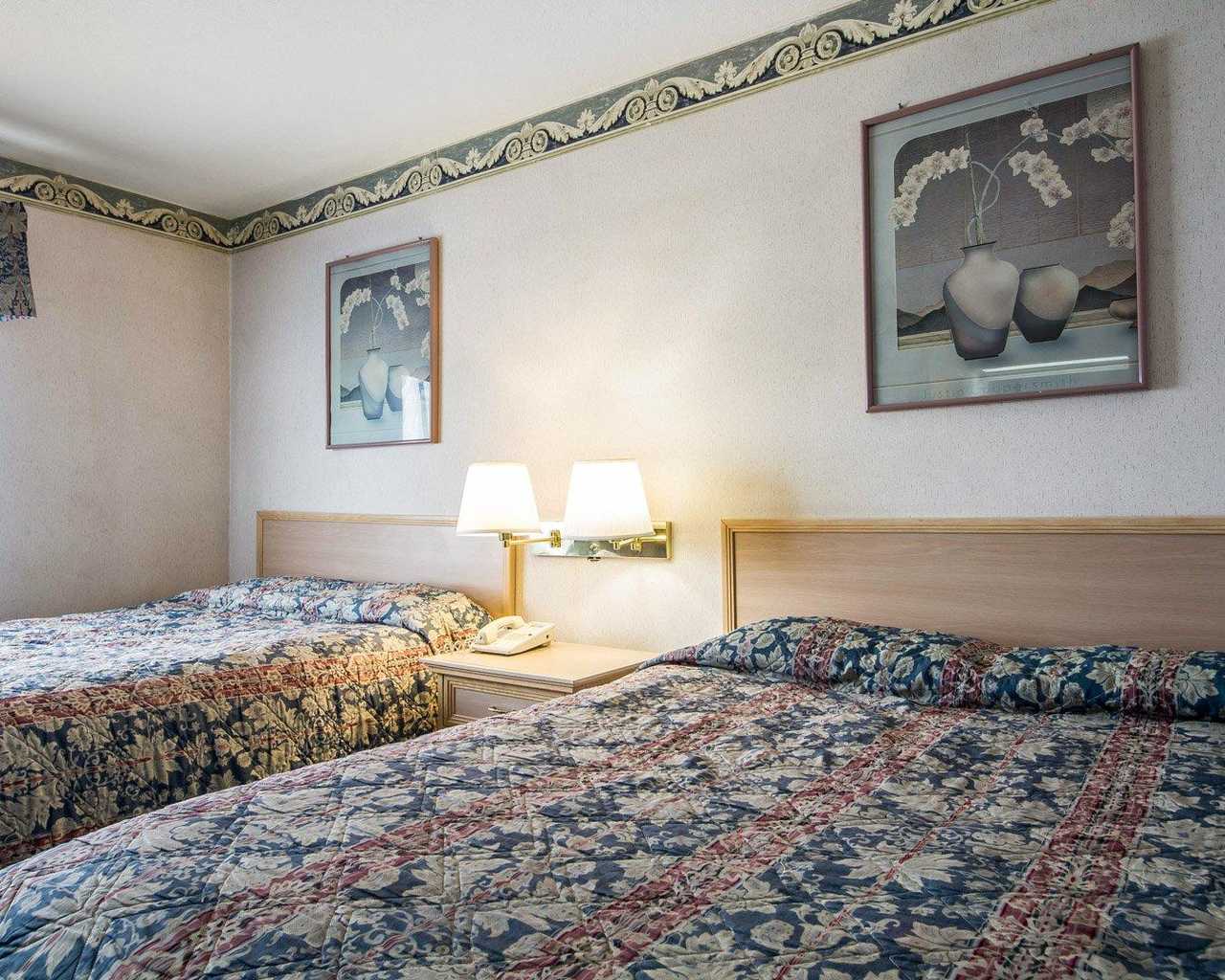 Rodeway Inn Monterey - Double Beds-3