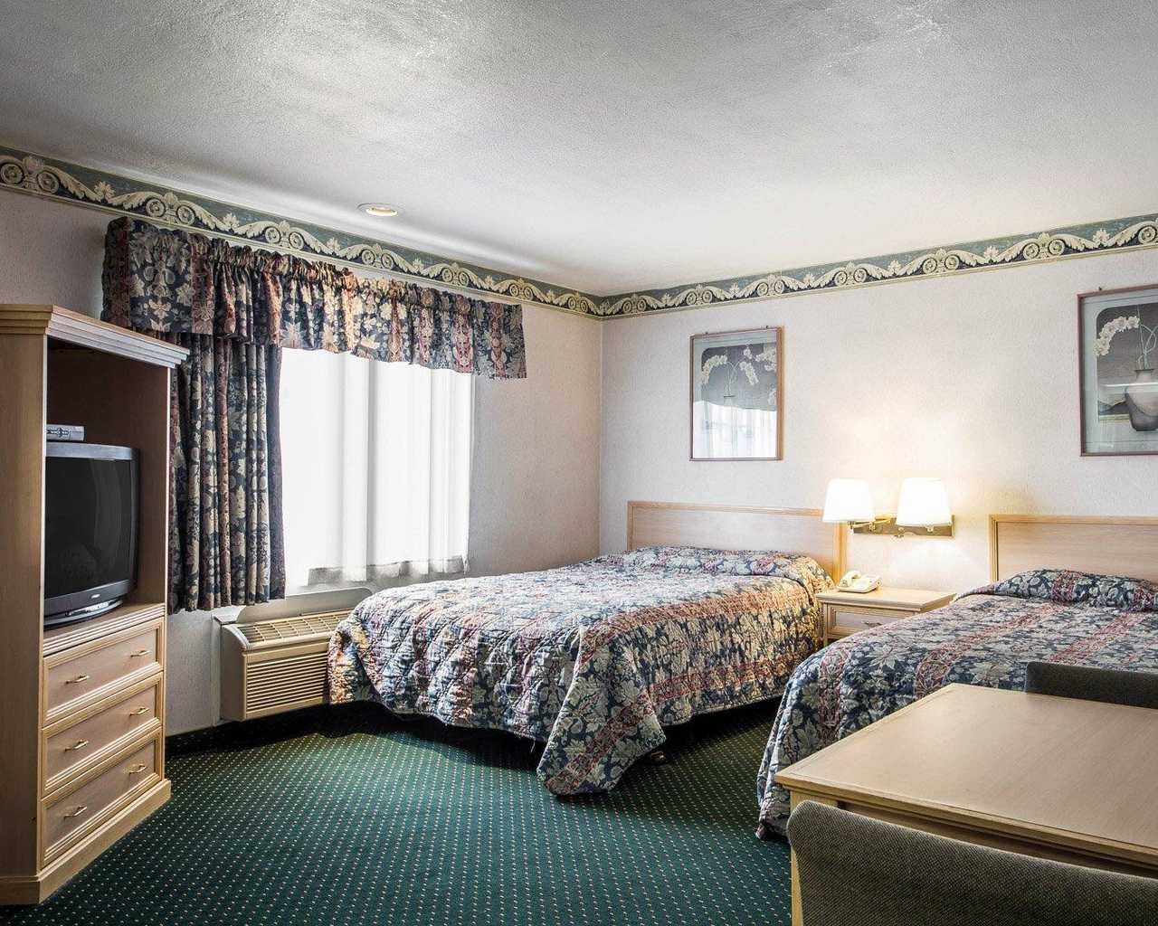 Rodeway Inn Monterey - Double Beds-4