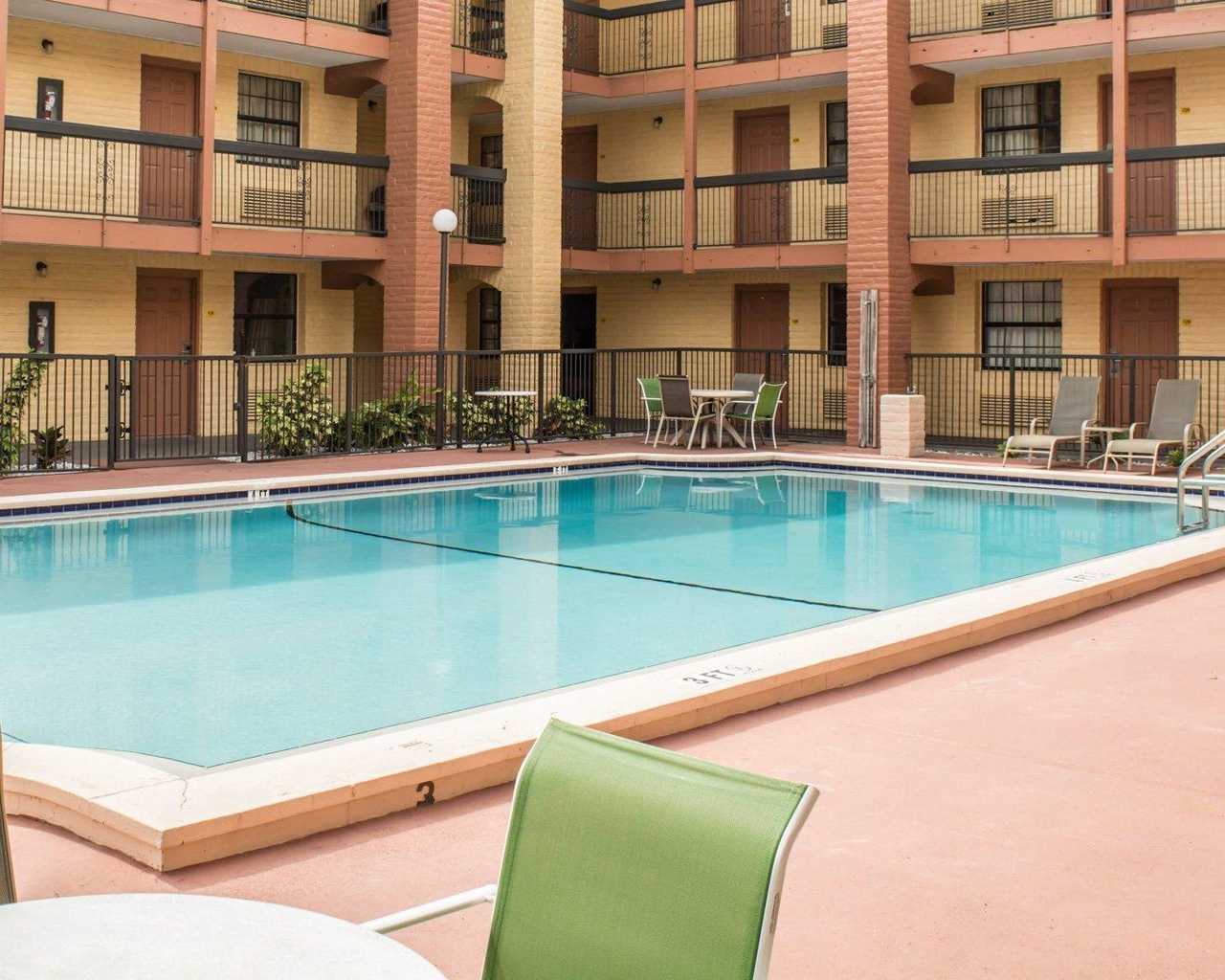 Rodeway Inn & Suites Tampa - Pool-2