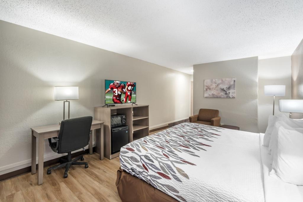 Red Roof Inn & Suites Sulphur Springs - Single Bedroom-4
