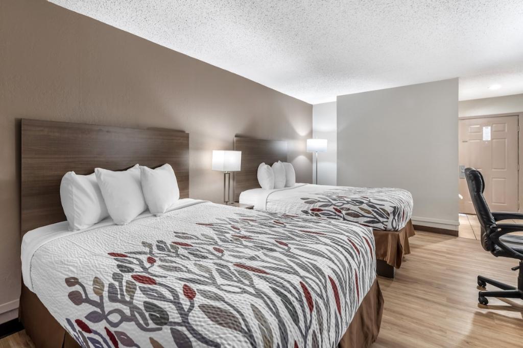 Red Roof Inn & Suites Sulphur Springs - Two Double Bedroom-3
