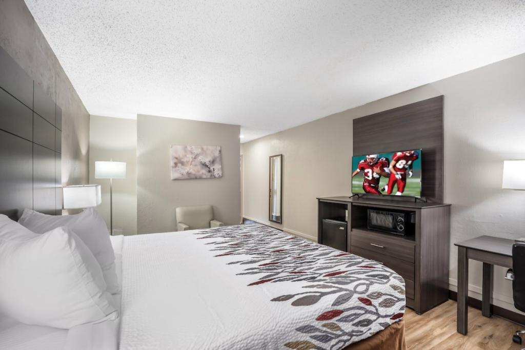 Red Roof Inn & Suites Sulphur Springs - Single Bedroom-5