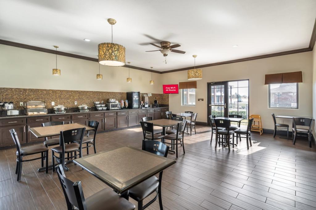 Red Roof Inn & Suites Sulphur Springs - Breakfast Area-2