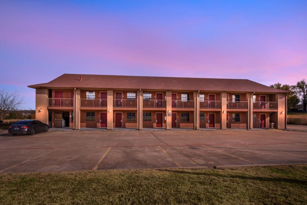 Red Roof Inn & Suites Sulphur Springs - Hotel Exteriro-2