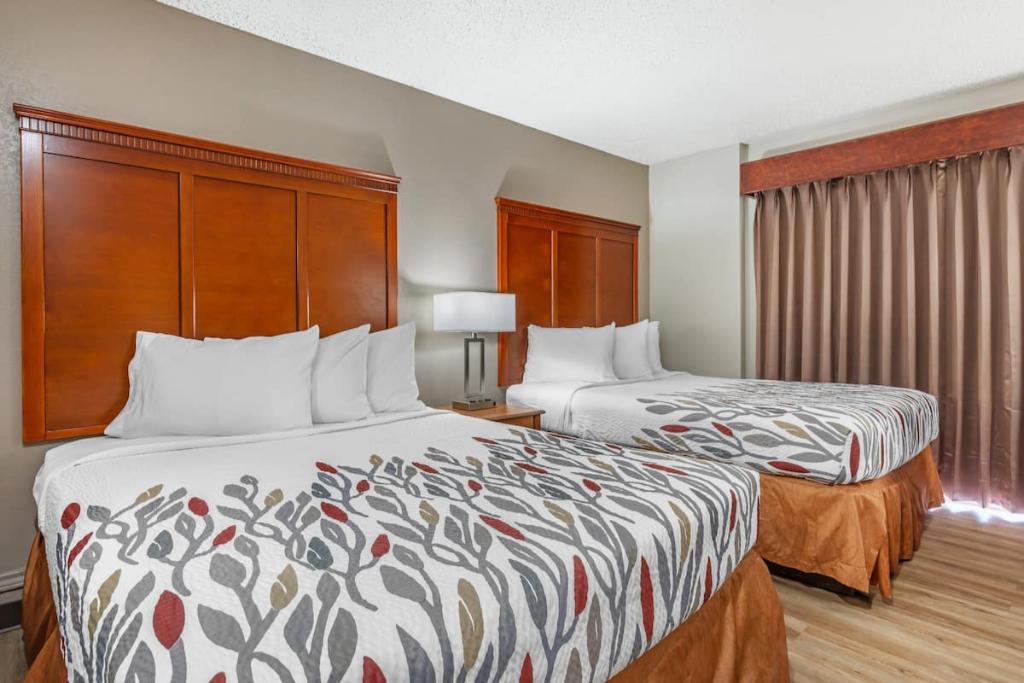 Red Roof Inn & Suites Sulphur Springs - Two Double Bedroom-1