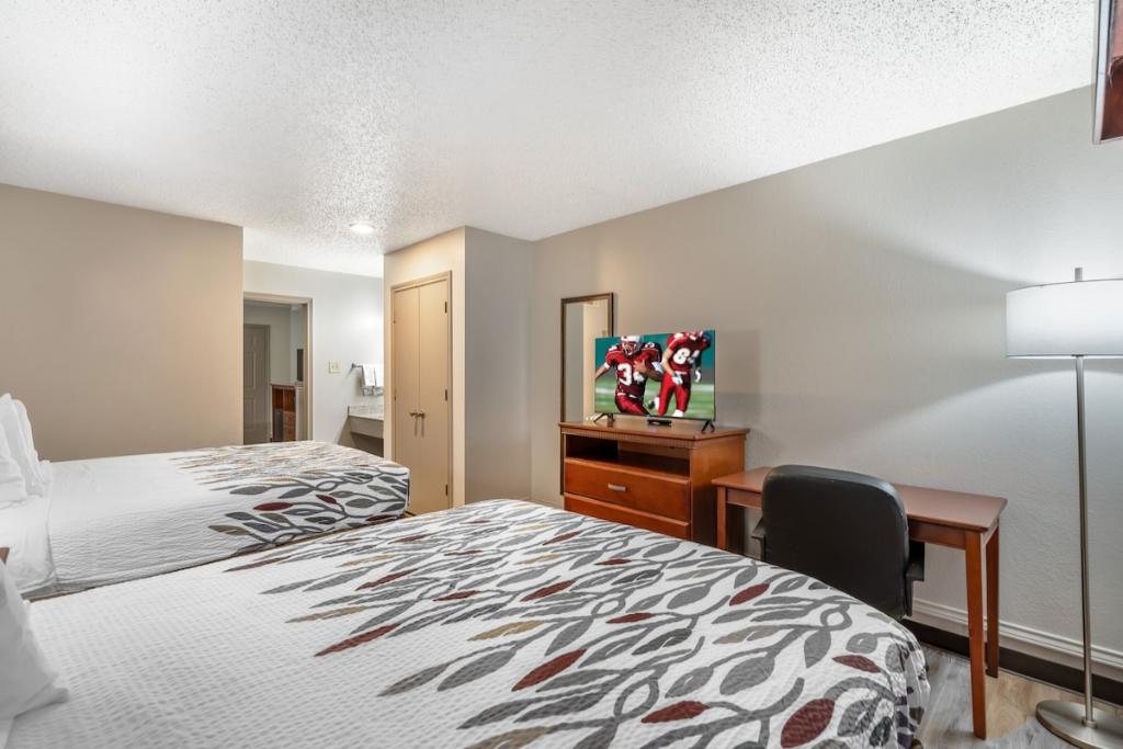 Red Roof Inn & Suites Sulphur Springs - Two Double Bedroom-2