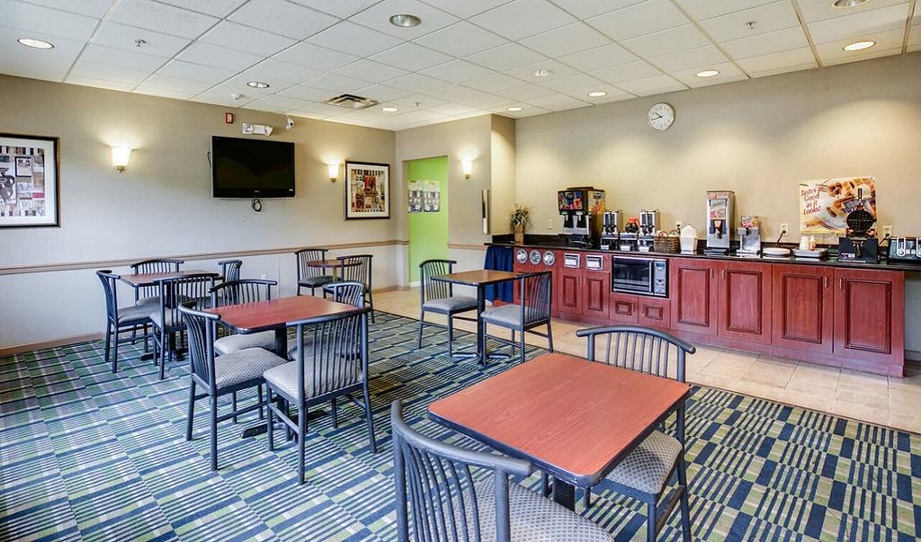 Scottish Inn Whippany - Breakfast Are-2
