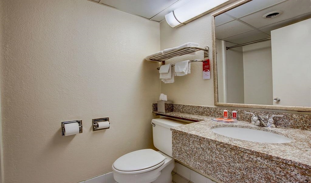 Scottish Inn Whippany - Room Bathtoom