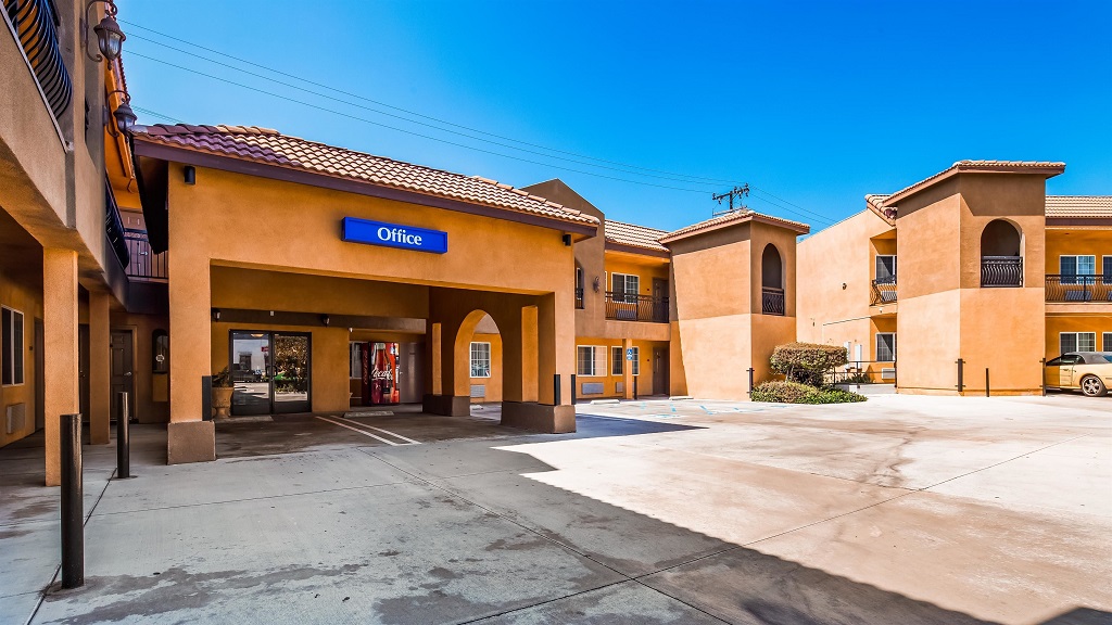 Motel 6 South Gate - Exterior-2