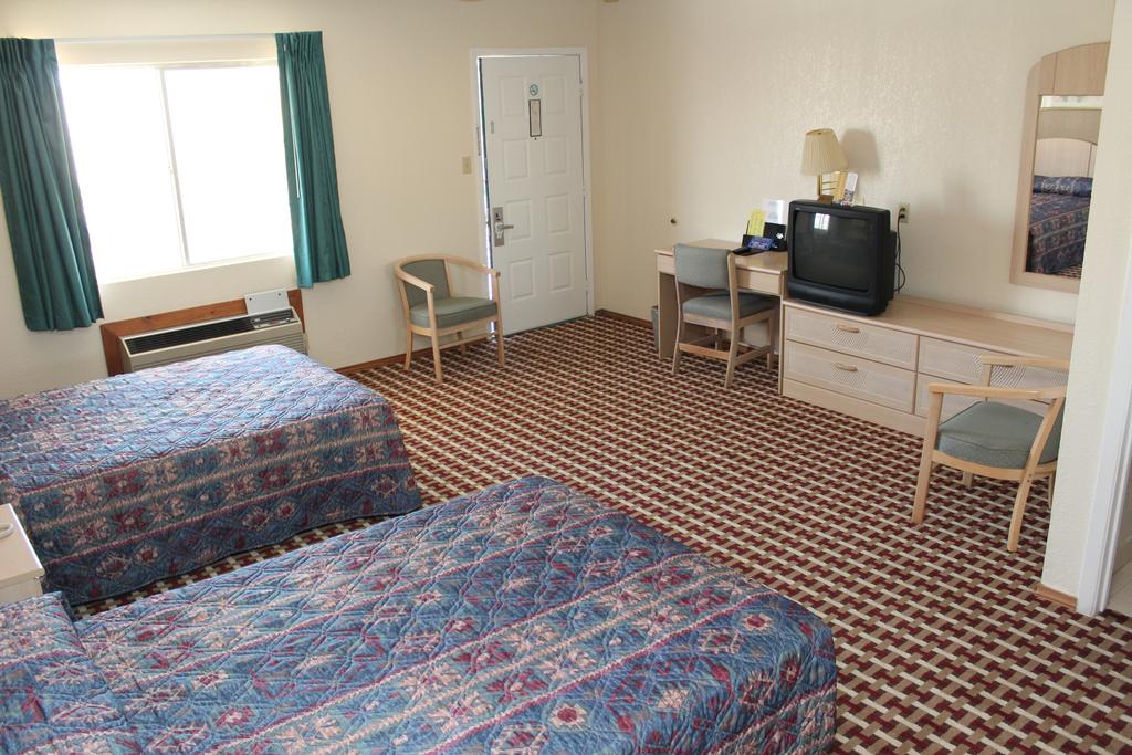 Texas Inn and Suites San Benito - Double Beds 2 Room