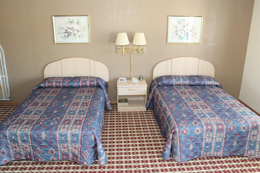 Texas Inn and Suites San Benito - Double Beds