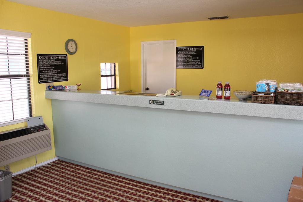 Texas Inn and Suites San Benito - Reception