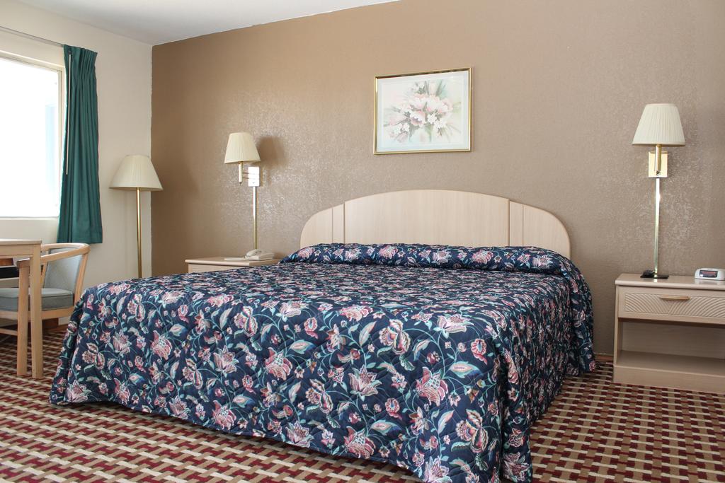 Texas Inn and Suites San Benito - Single Bed