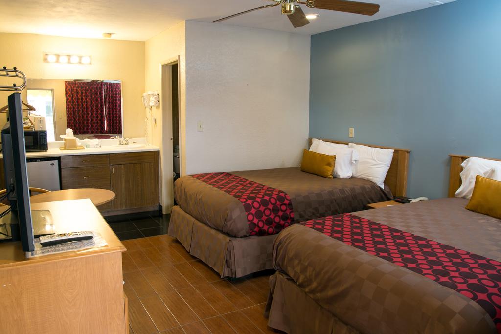 Townhouse Inn and Suites Brawley - Double Beds-2
