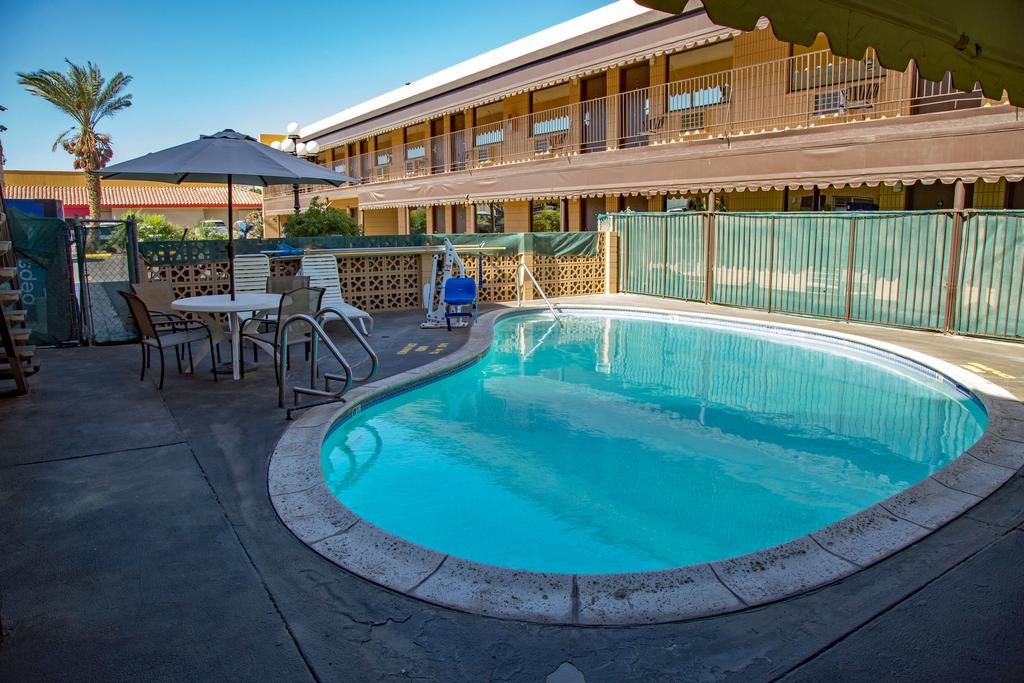 Townhouse Inn and Suites Brawley - Pool