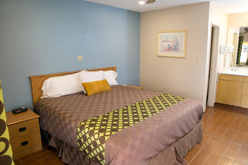 Townhouse Inn and Suites Brawley - Single Bed-5