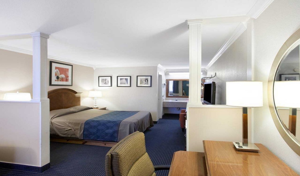 University Inn & Suites - Single Bed Room-5
