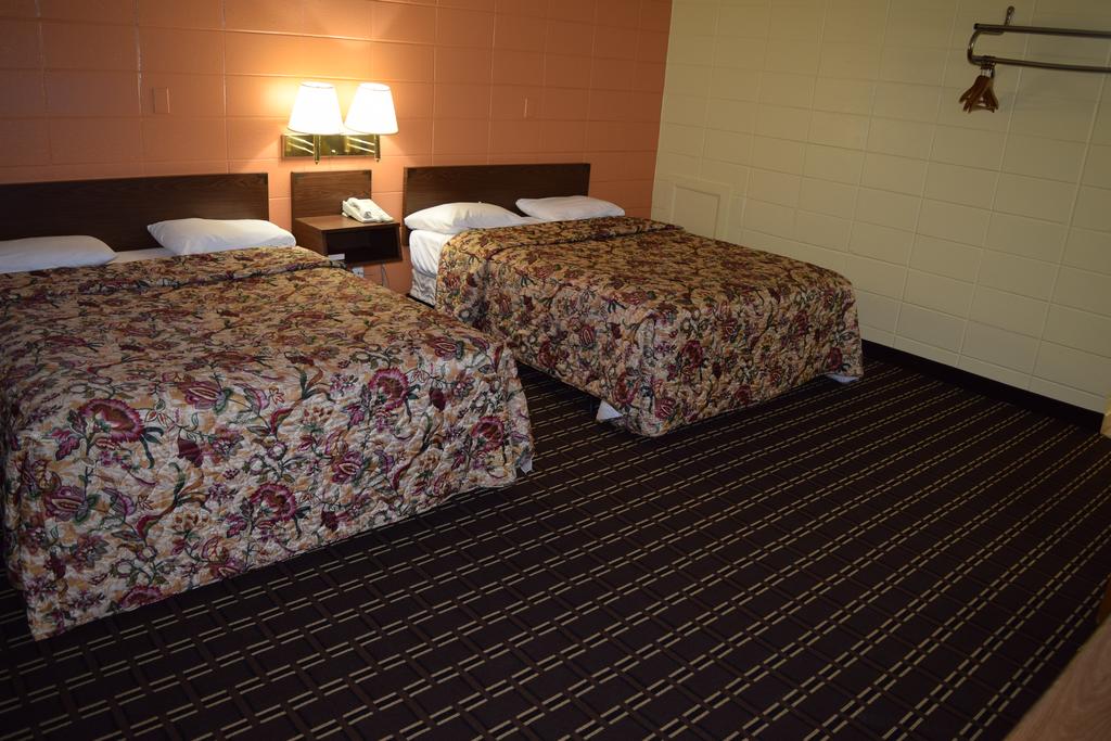 White Oaks Motel - Double Beds-5