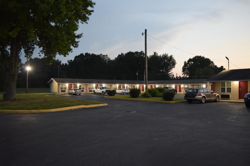 White Oaks Motel - Exterior-3