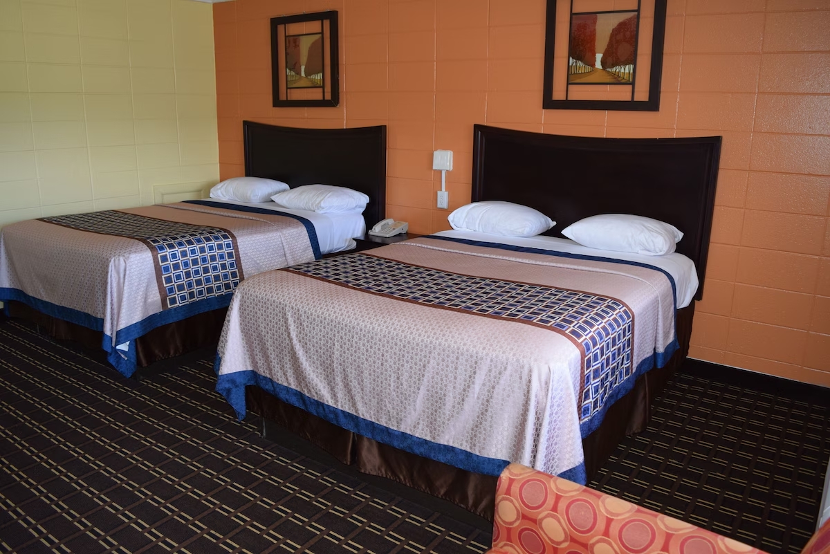 White Oaks Motel - Double Beds-1