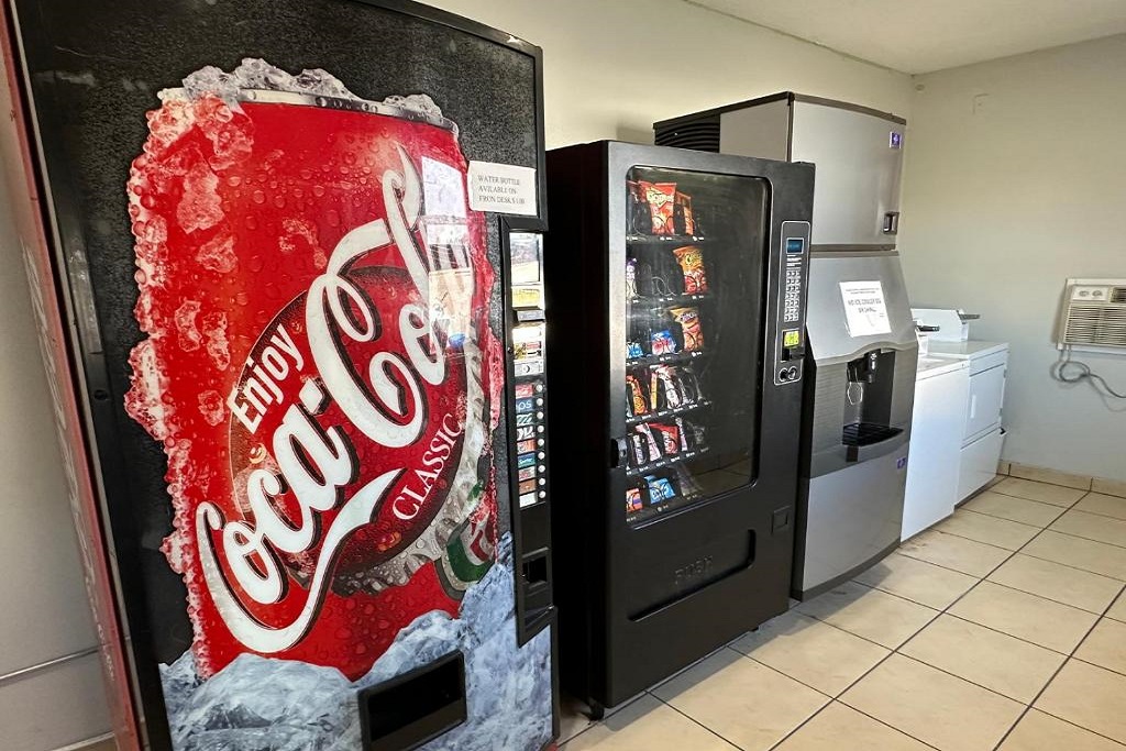 Yankton Inn - Vendor Machine